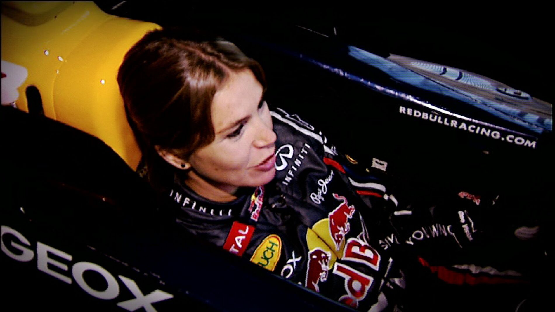 Nira en el simulador de Red Bull