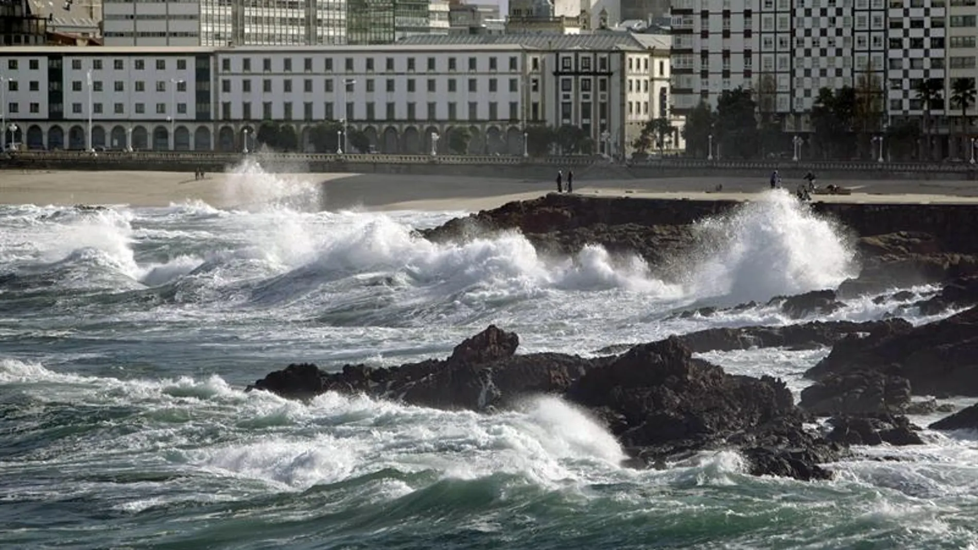 El norte de España se encuentra en alerta naranja por fenómenos costeros El norte de España se encuentra en alerta naranja por fenómenos costeros