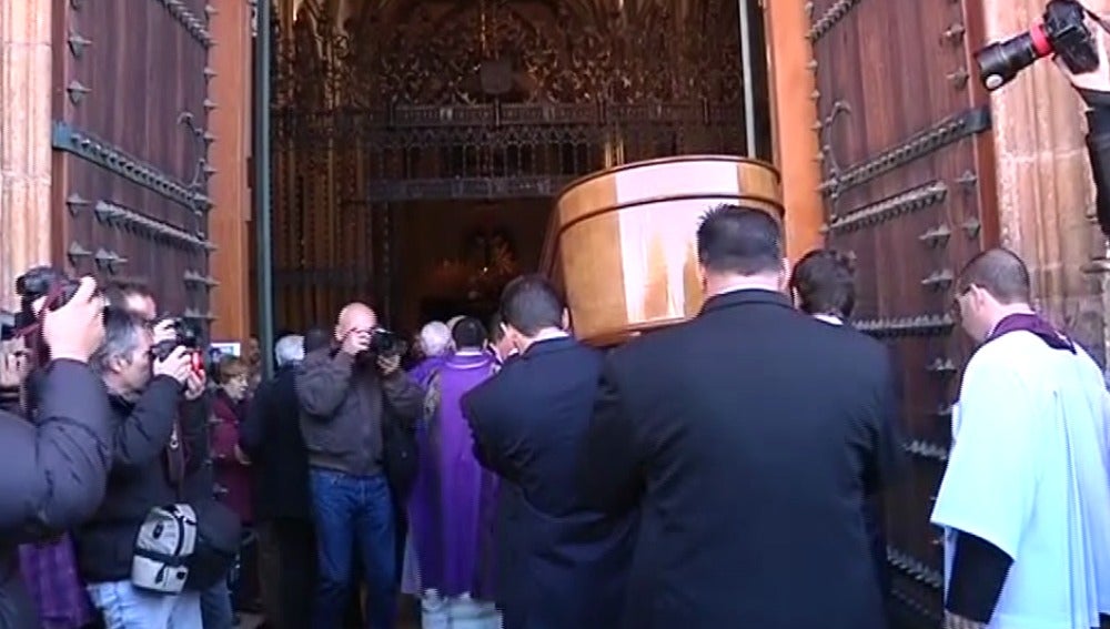 Familiares y amigos despiden a Belén Langdom en Alcalá de Henares