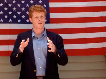 Joe Kennedy III en un mitin de campaña Joe Kennedy III en un mitin de campaña