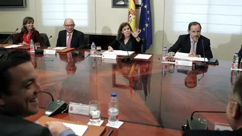 Sáenz de Santamaría y el ministrol Montoro durante la comisión para la reforma de las Administraciones Públicas Sáenz de Santamaría y el ministrol Montoro durante la comisión para la reforma de las Administraciones Públicas