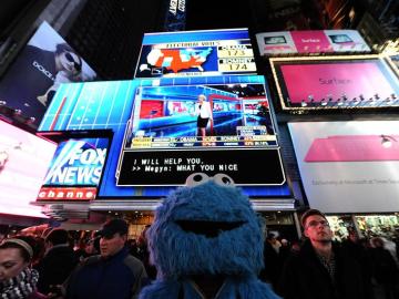 Las pantallas de Times Square muestran los resultados electorales