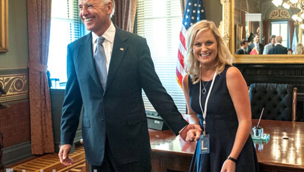 Joe Biden con Amy Poehler en 'Parks and Recreation'