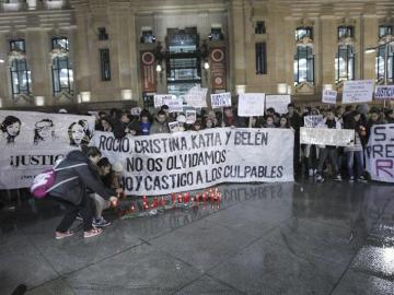 Cientos de personas han recordado a las cuatro fallecidas en el Madrid Arena