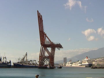 Las megagrúas llegan al Puerto de Tenerife Las megagrúas llegan al Puerto de Tenerife