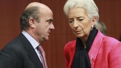 Luis de Guindos deja la puerta abierta a prolongar la subida del IRPF
