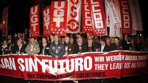 Manifestaci&oacute;n convocada por los sindicatos: "Nos dejan sin futuro. Hay culpables. Hay soluciones".