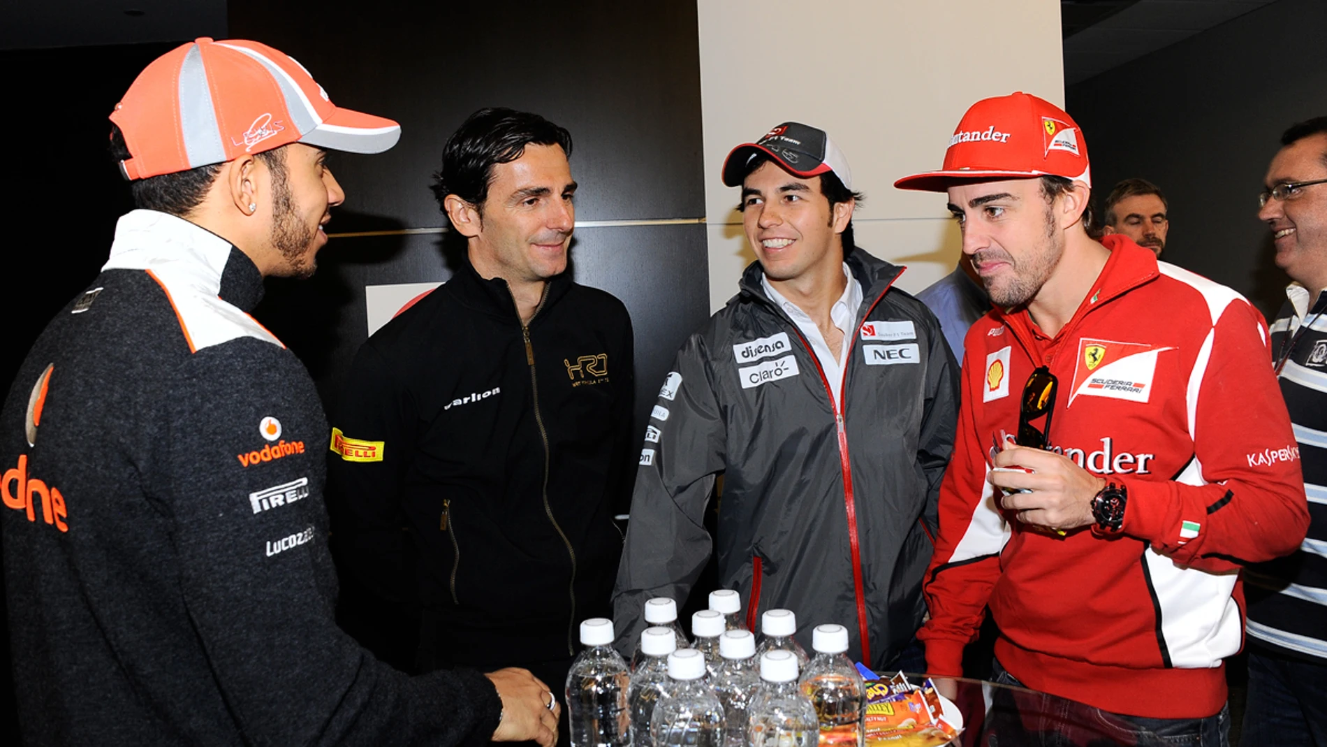 Pedro de la Rosa junto a Hamilton, Pérez y Alonso