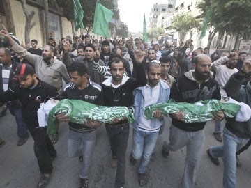 Palestinos mostrando su dolor por la pérdida de su hijos en el bombardeo israelí