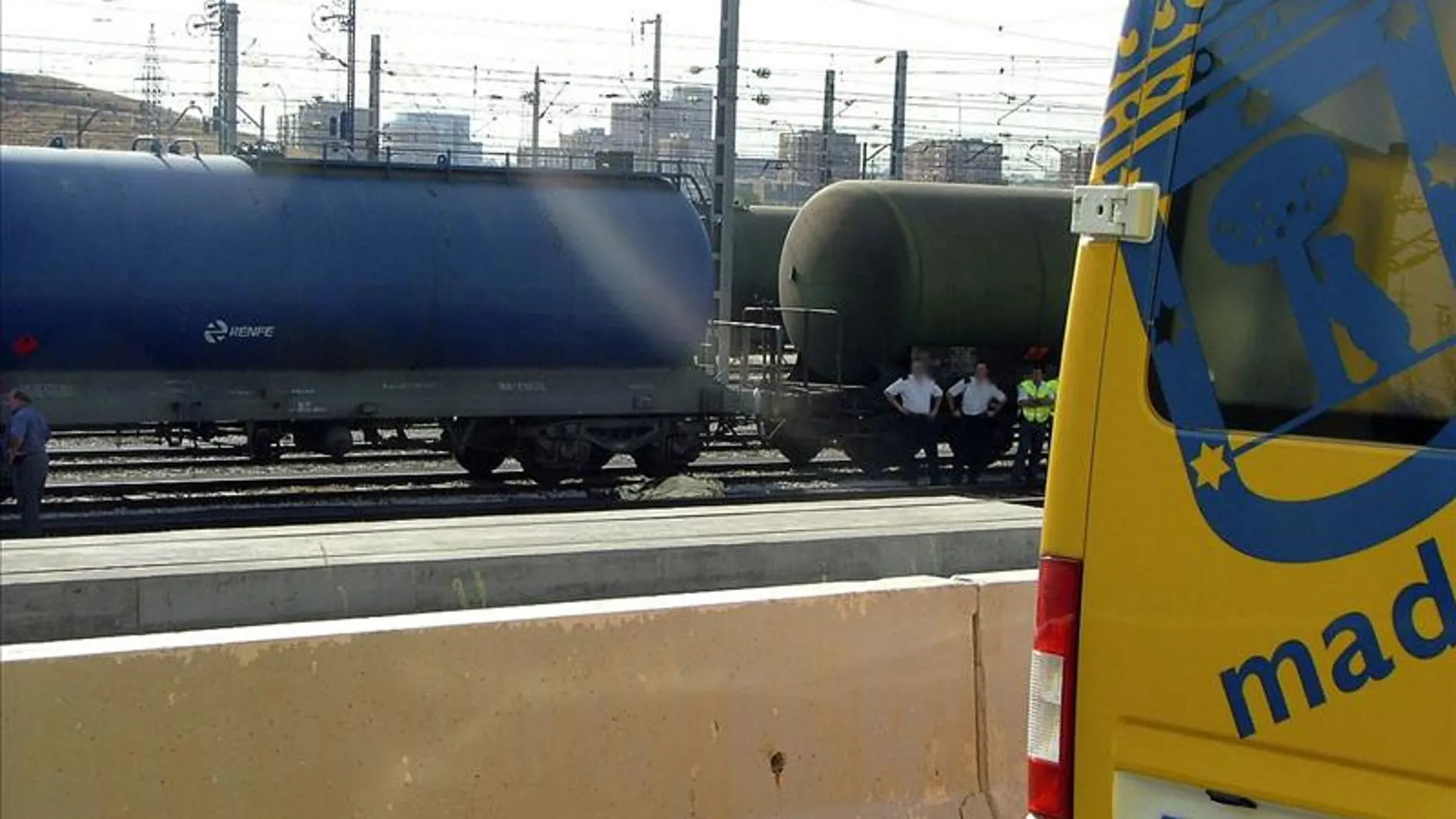 Muere electrocutado un joven en unas instalaciones de Renfe Muere electrocutado un joven en unas instalaciones de Renfe