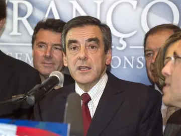 François Fillon, al igual que Jean-François Copé, se proclama ganador de las primarias de la UMP François Fillon, al igual que Jean-François Copé, se proclama ganador de las primarias de la UMP