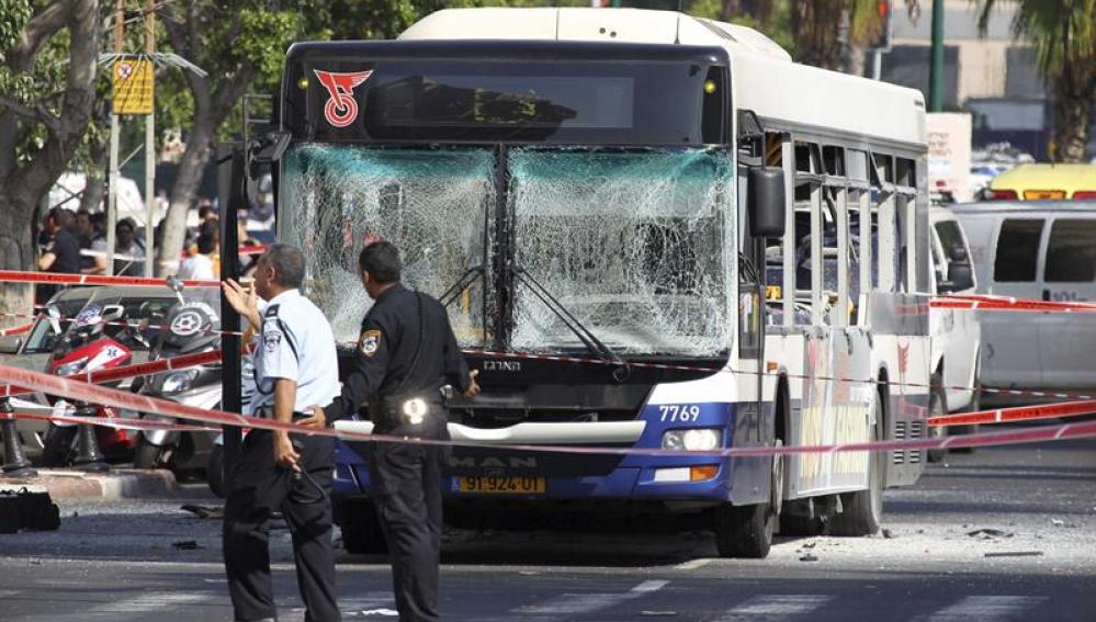 La explosión de un autobús en Tel Aviv deja diez víctimas