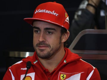 Fernando Alonso en la rueda de prensa de la FIA