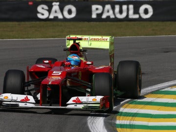 Alonso rueda en Interlagos