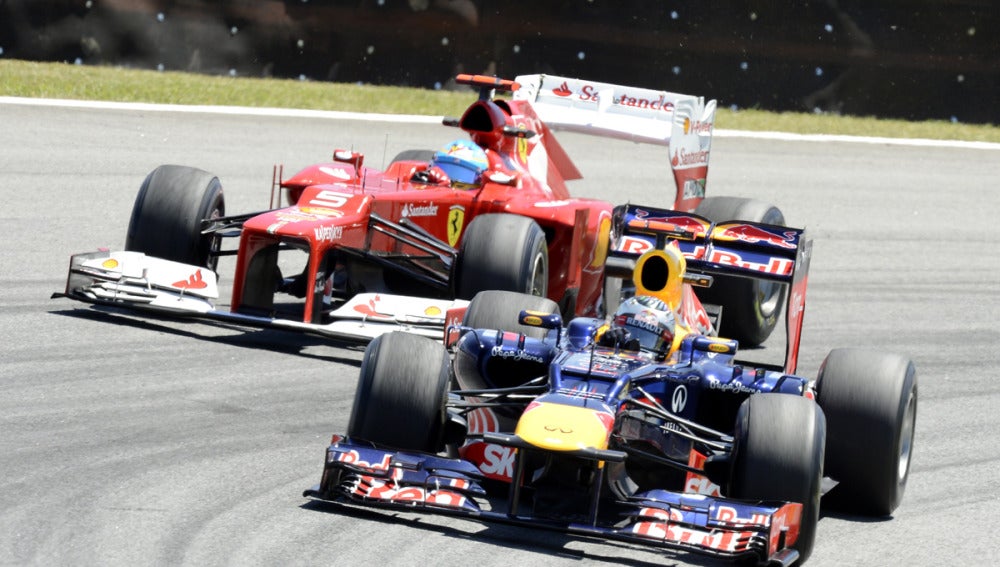 Alonso tras Vettel en Brasil