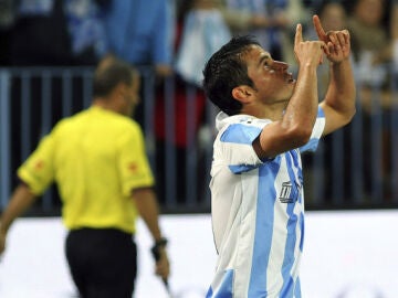 Saviola celebra un gol del Málaga Saviola celebra un gol del Málaga