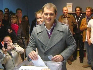 Albert Rivera ejerce su derecho a voto