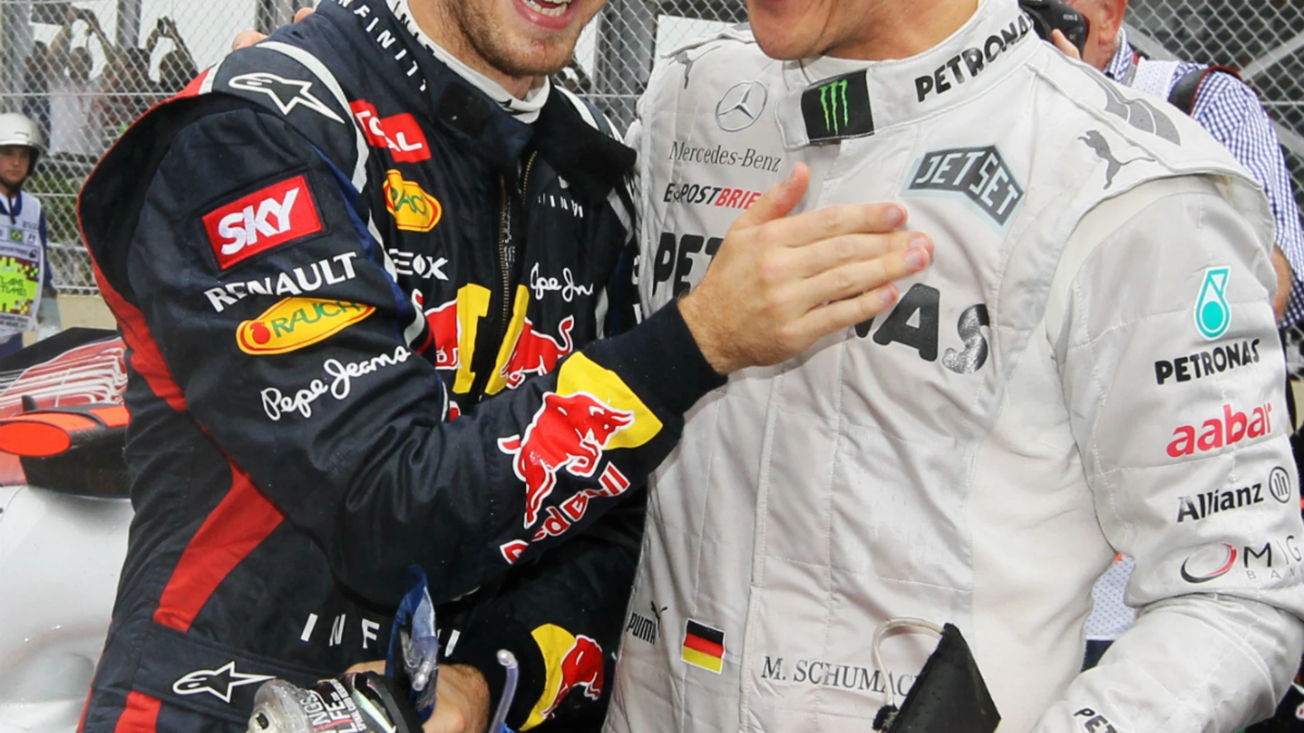 Vettel se ríe con Schumacher