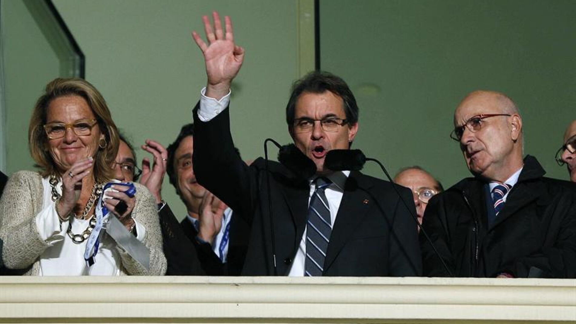 Artur Mas, en el balc&oacute;n del Hotel Majestic