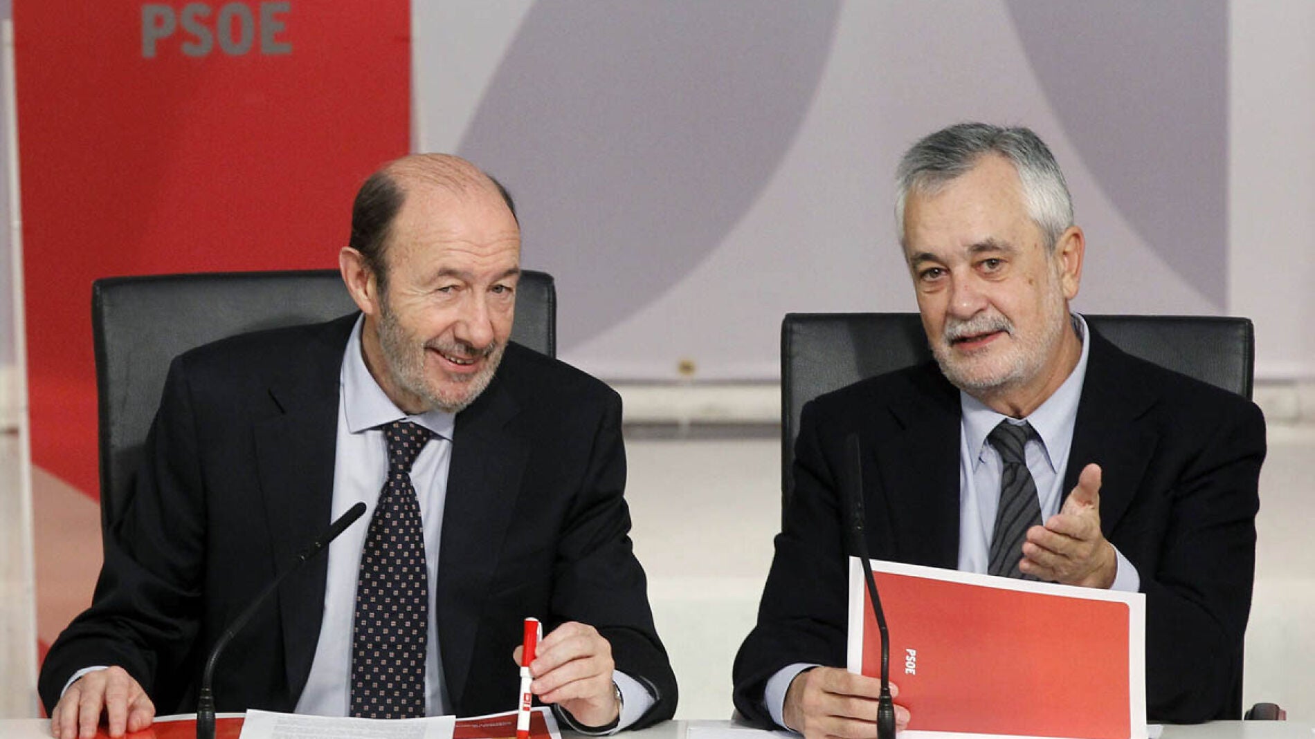 Rubalcaba y Pere Navarro tras las elecciones en Cataluña