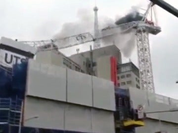 Una grúa impacta con un edificio en Australia Una grúa impacta con un edificio en Australia