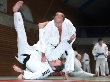 Vladimir Putin durante un combate de judo