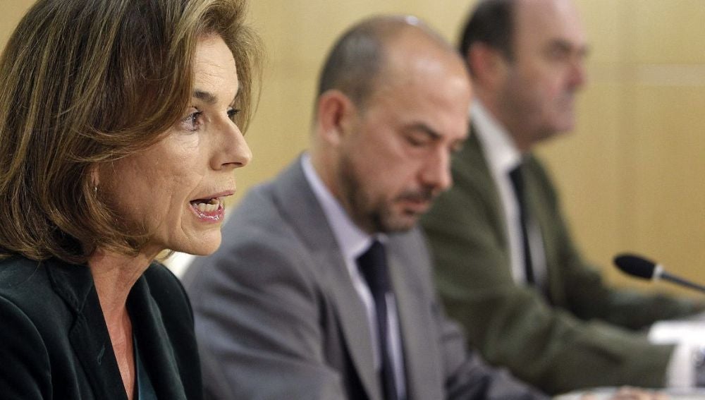 Botella con el vicealcalde y el concejal de Medio Ambiente