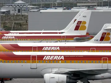 Varios aviones de la compañía Iberia en el aeropuerto de Barajas Varios aviones de la compañía Iberia en el aeropuerto de Barajas