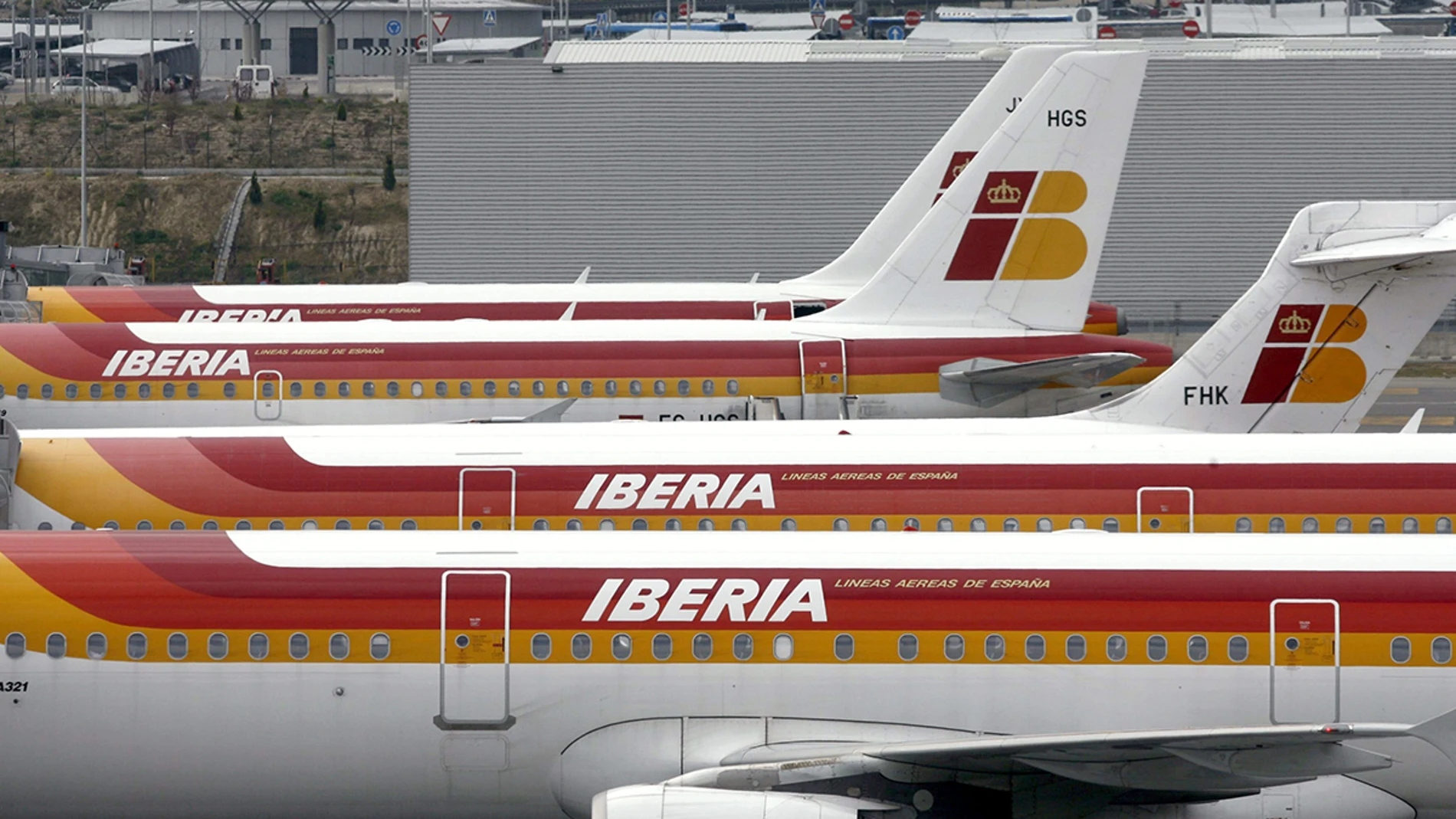 Varios aviones de la compañía Iberia en el aeropuerto de Barajas Varios aviones de la compañía Iberia en el aeropuerto de Barajas