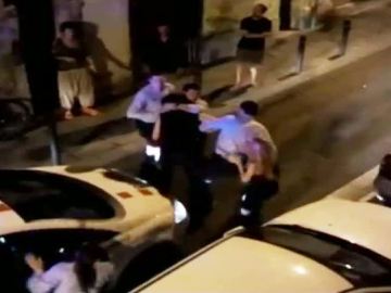 Una pelea acaba con agresión a los Mossos