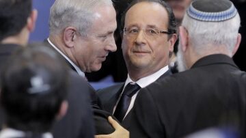  El primer ministro israelí Benjamin Netanyahu, junto al presidente francés Francois Hollande