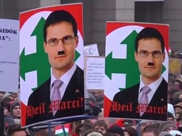 Unas 100.000 personas se manifiestan en Budapest contra la ultraderecha húngara Unas 100.000 personas se manifiestan en Budapest contra la ultraderecha húngara