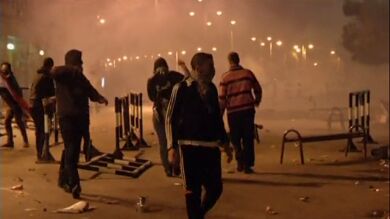 Mursi abandona el palacio presidencial debido a los enfrentamientos en las inmediaciones 