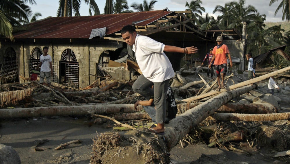 El tifón 'Pablo' a su paso por Filipinas