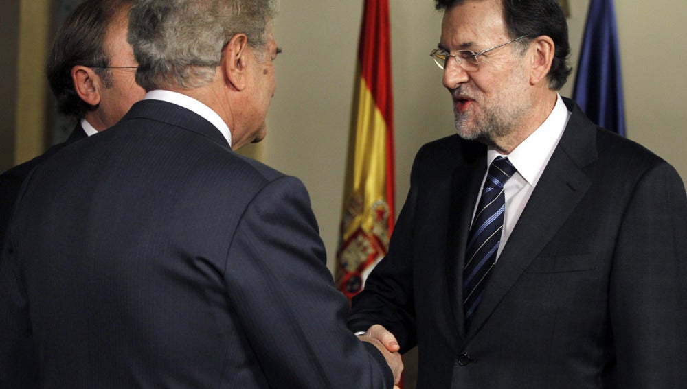 Mariano Rajoy saluda a Posada y García-Escudero