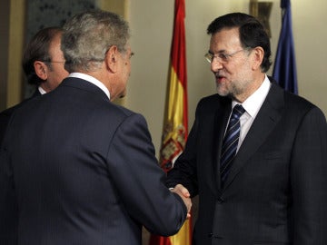 Mariano Rajoy saluda a Posada y García-Escudero