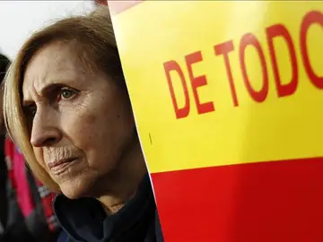Miles de personas por la unidad de España Miles de personas por la unidad de España