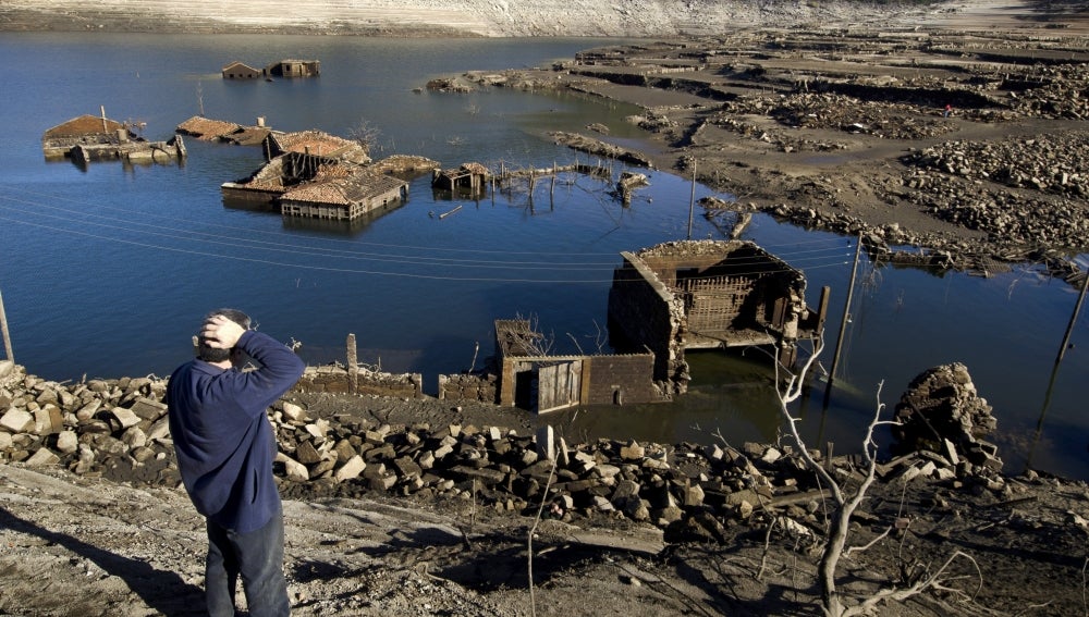 El antiguo pueblo de Aceredo, en Lobios, que hace veinte años quedó sepultado por las aguas del embalse de Lindoso