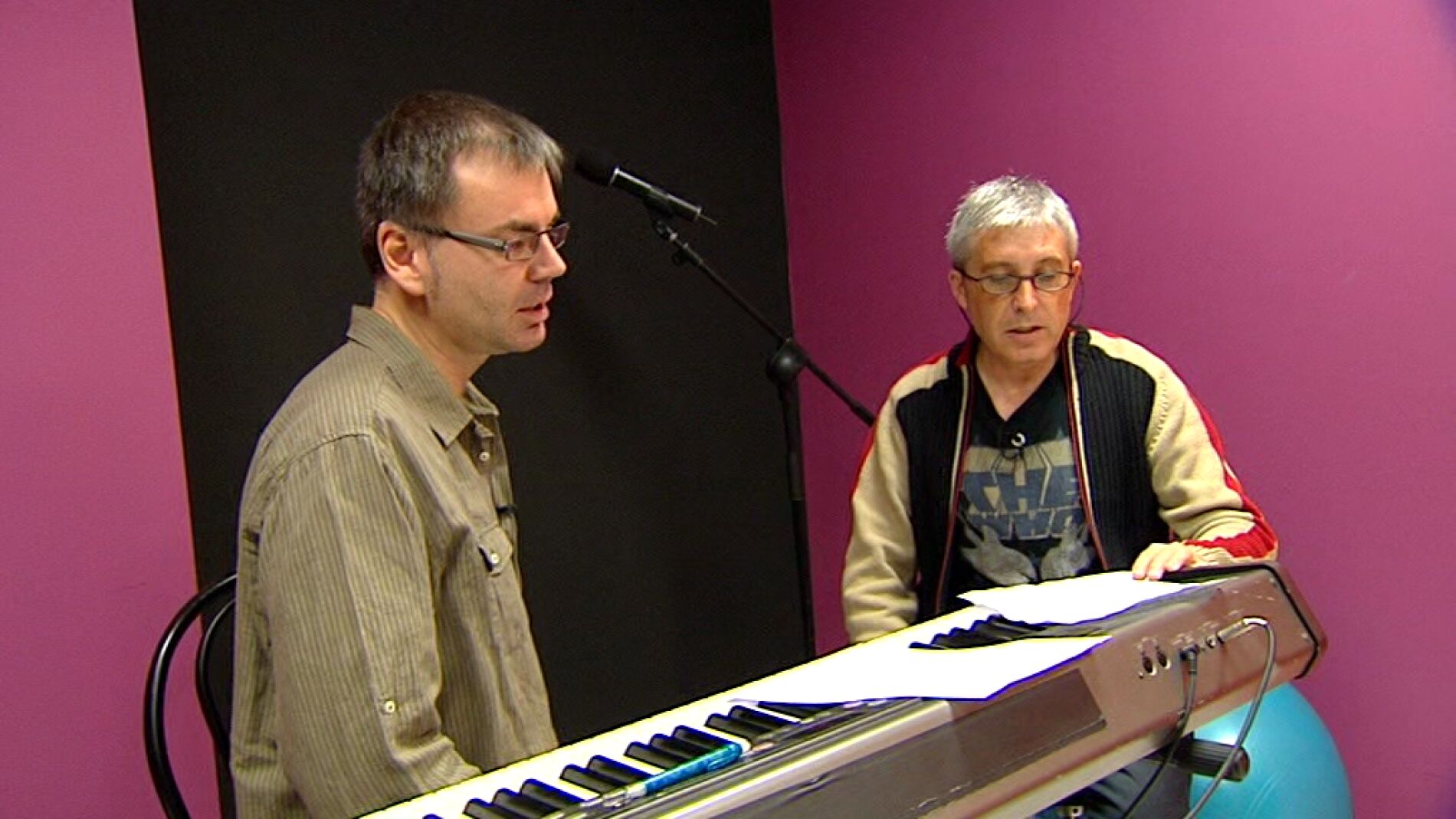 Javier a&uacute;n esta muy lejos de ser Alejandro Sanz