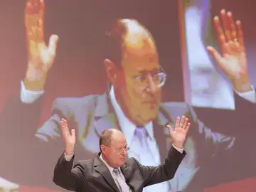 Steinbrück, un exaliado de Merkel que luchará por la Cancillería alemana Steinbrück, un exaliado de Merkel que luchará por la Cancillería alemana
