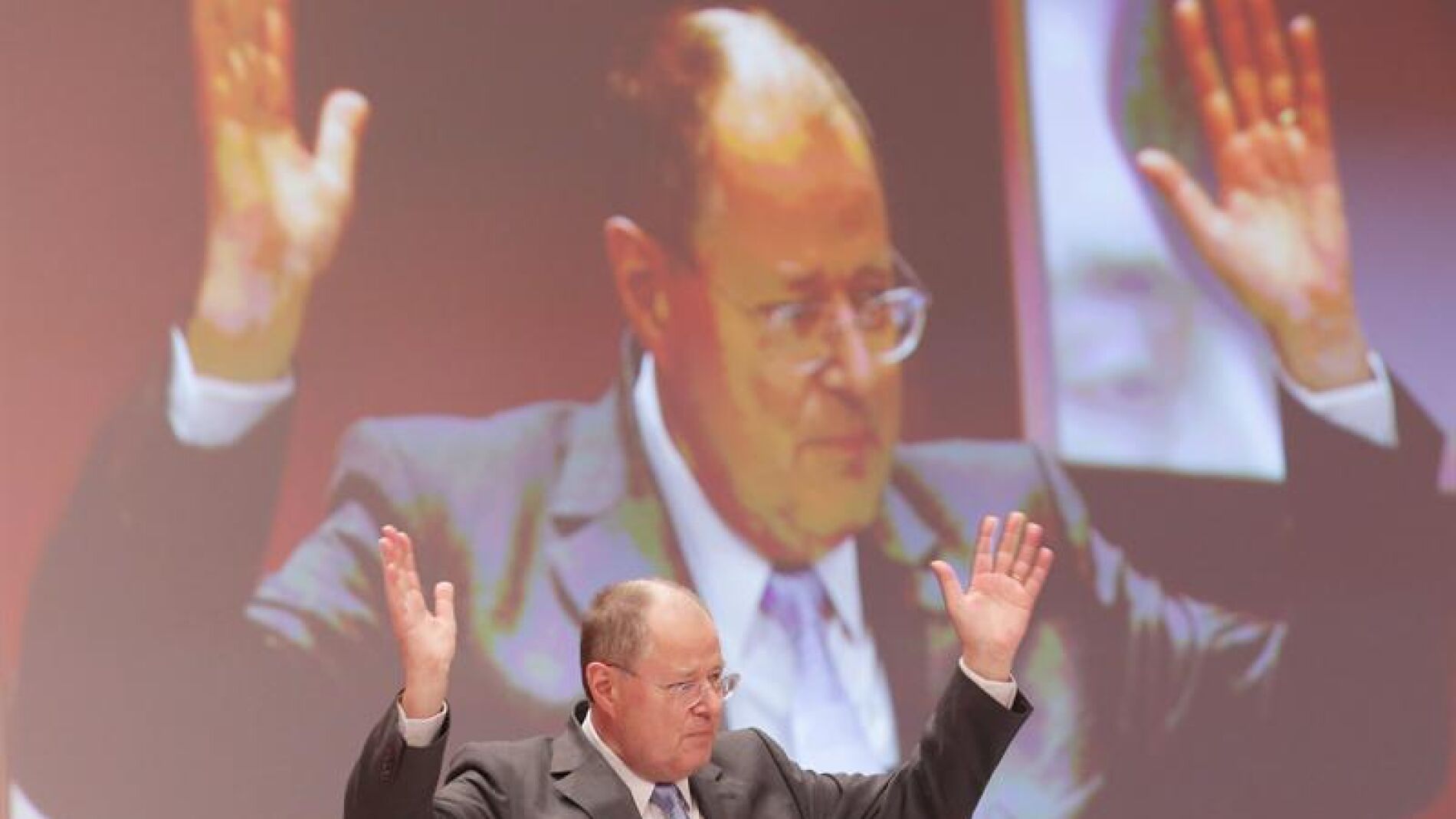 Steinbr&uuml;ck, un exaliado de Merkel que luchar&aacute; por la Canciller&iacute;a alemana
