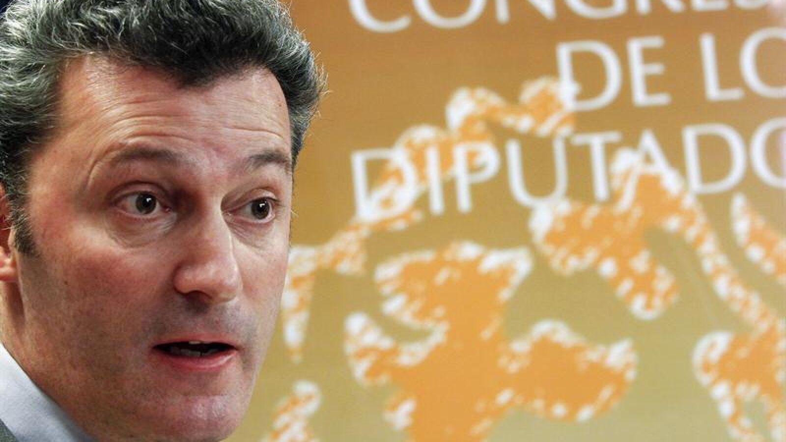 Cervera renuncia a su acta de diputado y defiende su inocencia