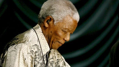 Nelson Mandela ofrece señales de mejoría desde el hospital