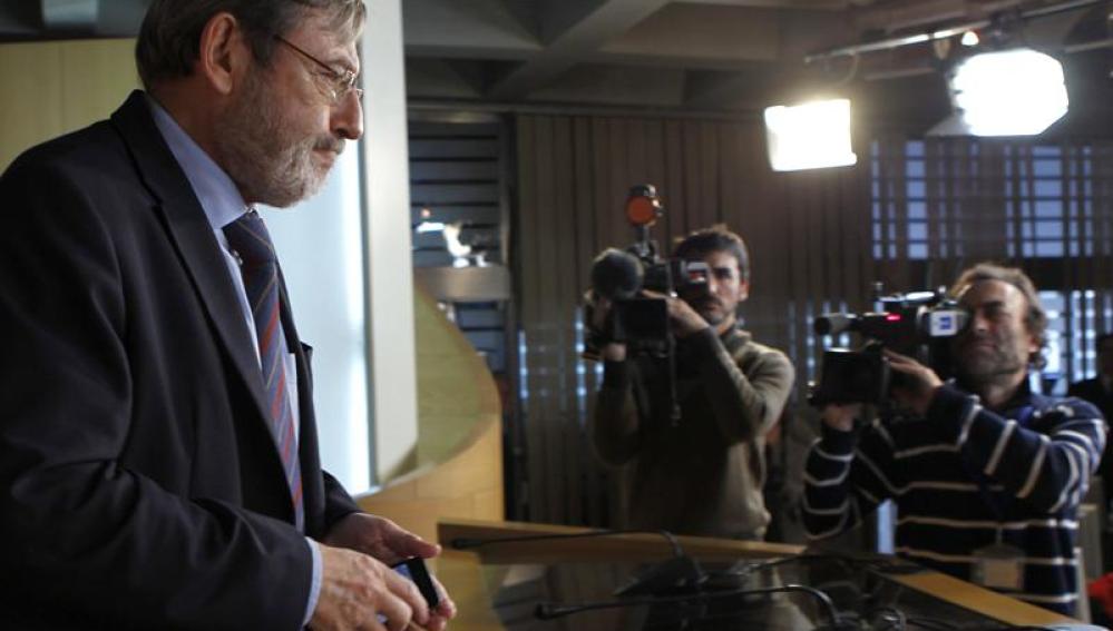 Jaime Lissavetzky, durante una rueda de prensa tras el dictamen presentado en la comisión