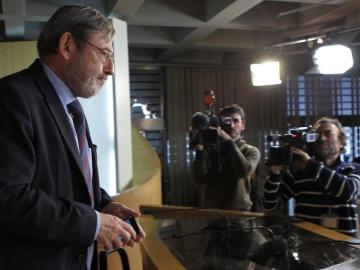 Jaime Lissavetzky, durante una rueda de prensa tras el dictamen presentado en la comisión