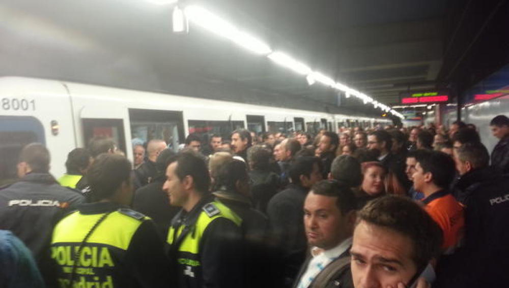 La Policía tiene que personarse en el andén del metro