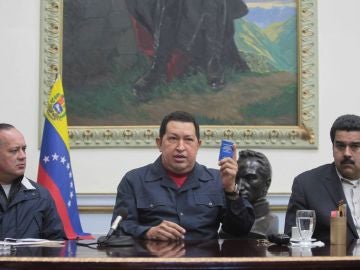 Hugo Chávez antes de ser intervenido, junto a Nicolás Maduro