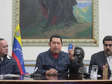 Hugo Chávez antes de ser intervenido, junto a Nicolás Maduro Hugo Chávez antes de ser intervenido, junto a Nicolás Maduro