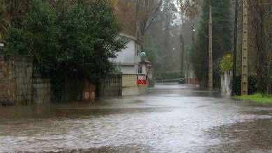 Ocho provincias en alerta por lluvias y fenómenos costeros