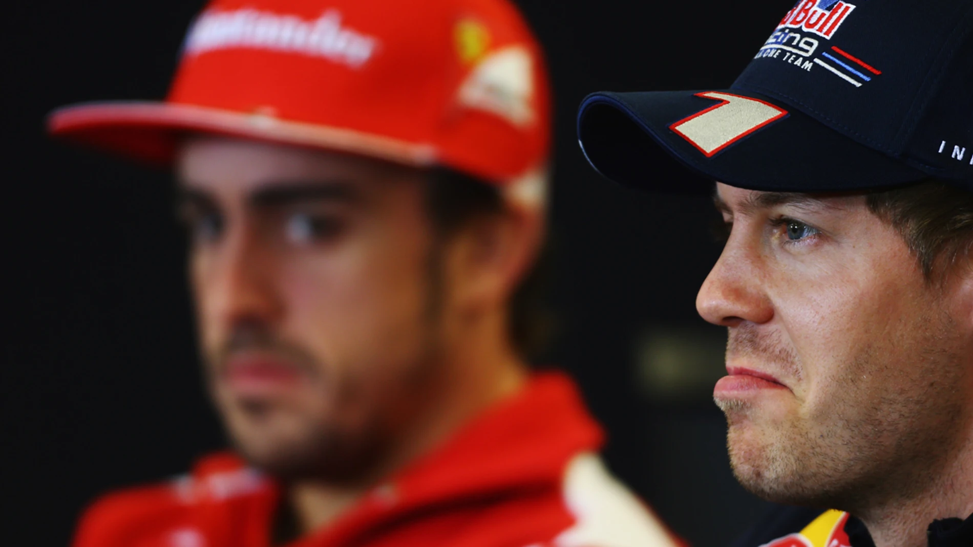 Sebastian Vettel y Alonso en sala de prensa